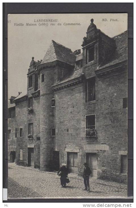 29 - Landerneau - Vieille Maison - rue du commerce - animée