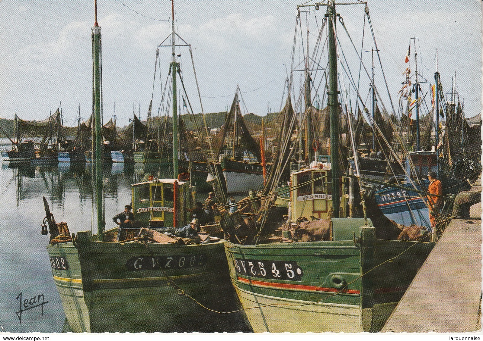 29 - LOCTUDY - Chalutiers dans le port de Loctudy