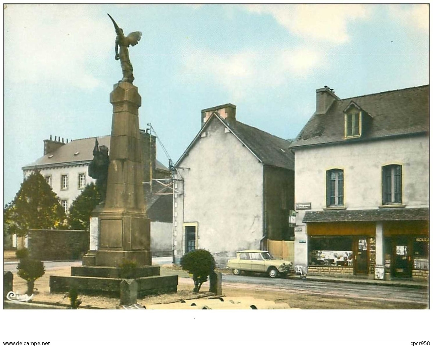 29 .n°39831 . plonevez du faou.le monument. cpsm 15 x 10 cm .