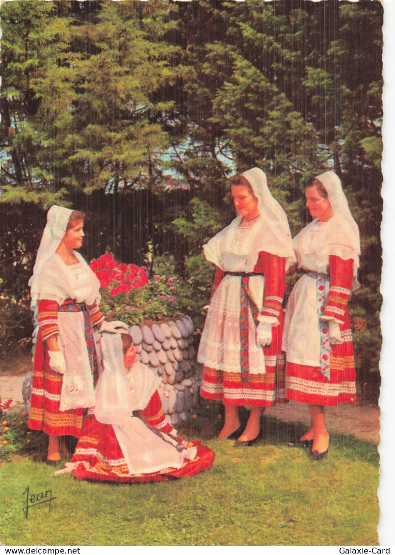 29 PLOUGUERNEAU COSTUMES DE PLOUGUERNEAU ET DES ENVIRONS