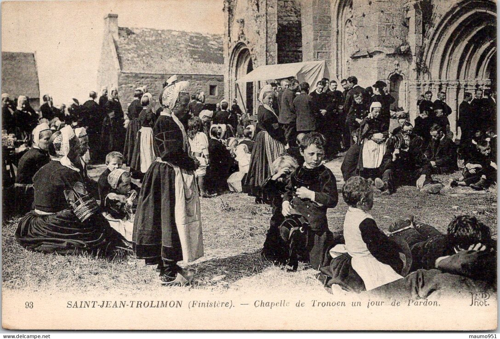 29 SAINT JEAN TROLIMON - Chapelle de Tronoen un jour de Pardon
