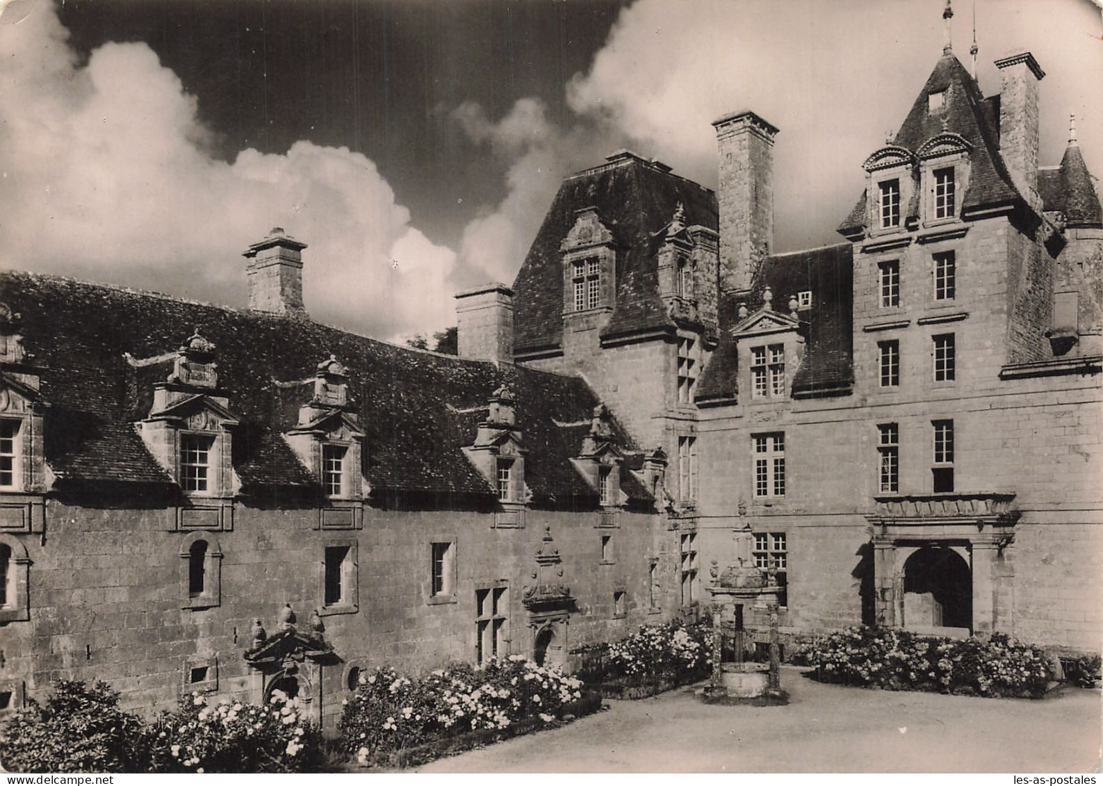 29 SAINT VOUGAY LE CHÂTEAU DE KERJEAN LA COUR