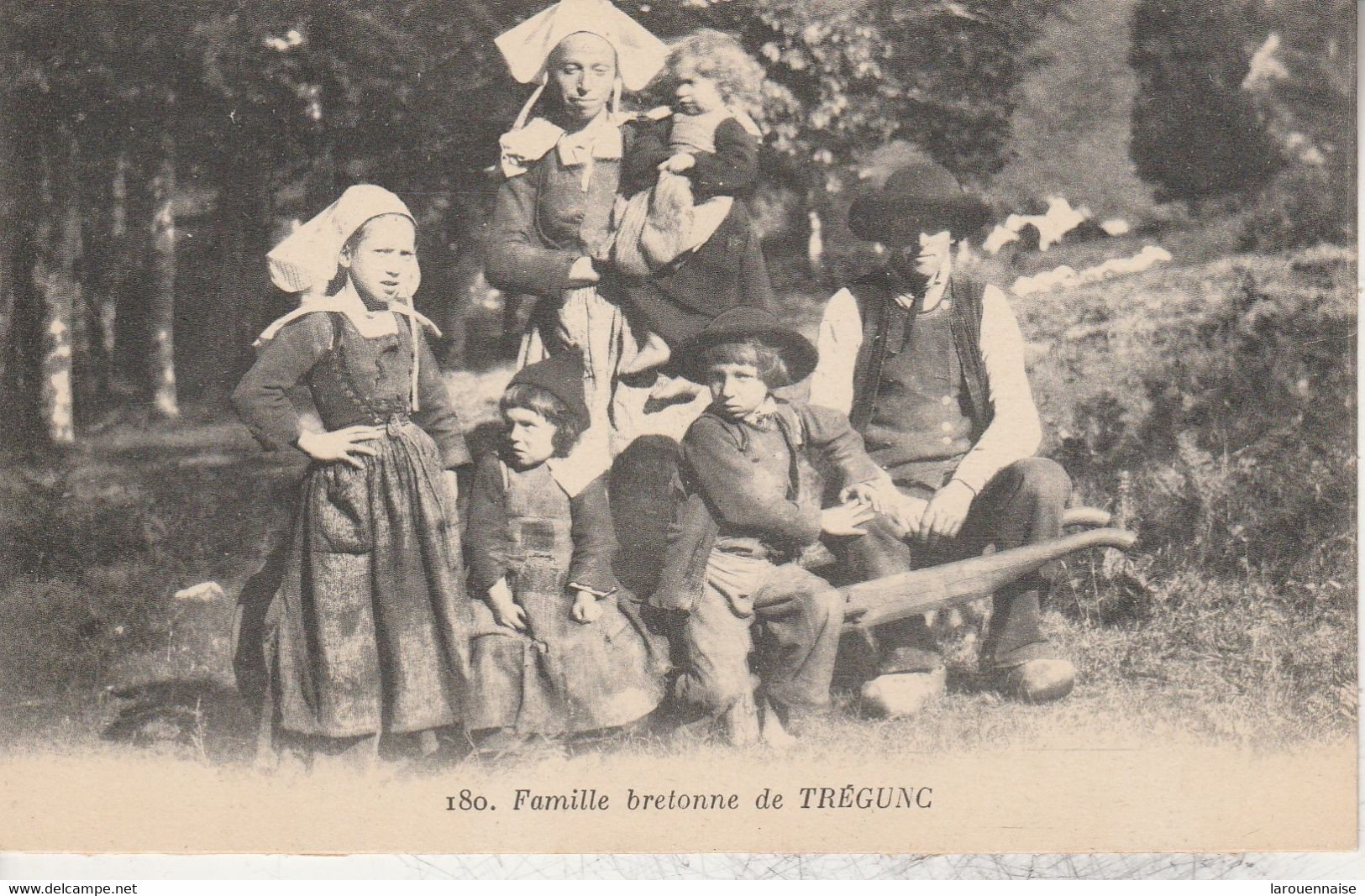 29 - TREGUNC - Famille bretonne de Trégunc