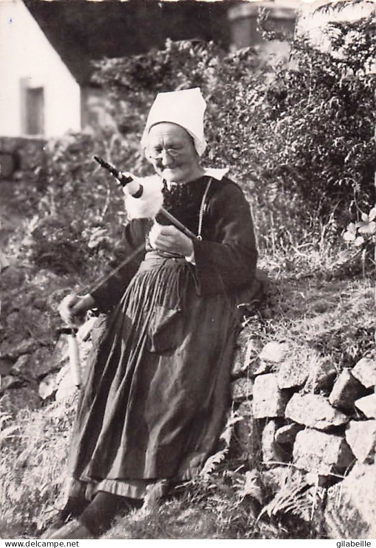 29 -  Vieille coiffe et costume de confort-Meilars
