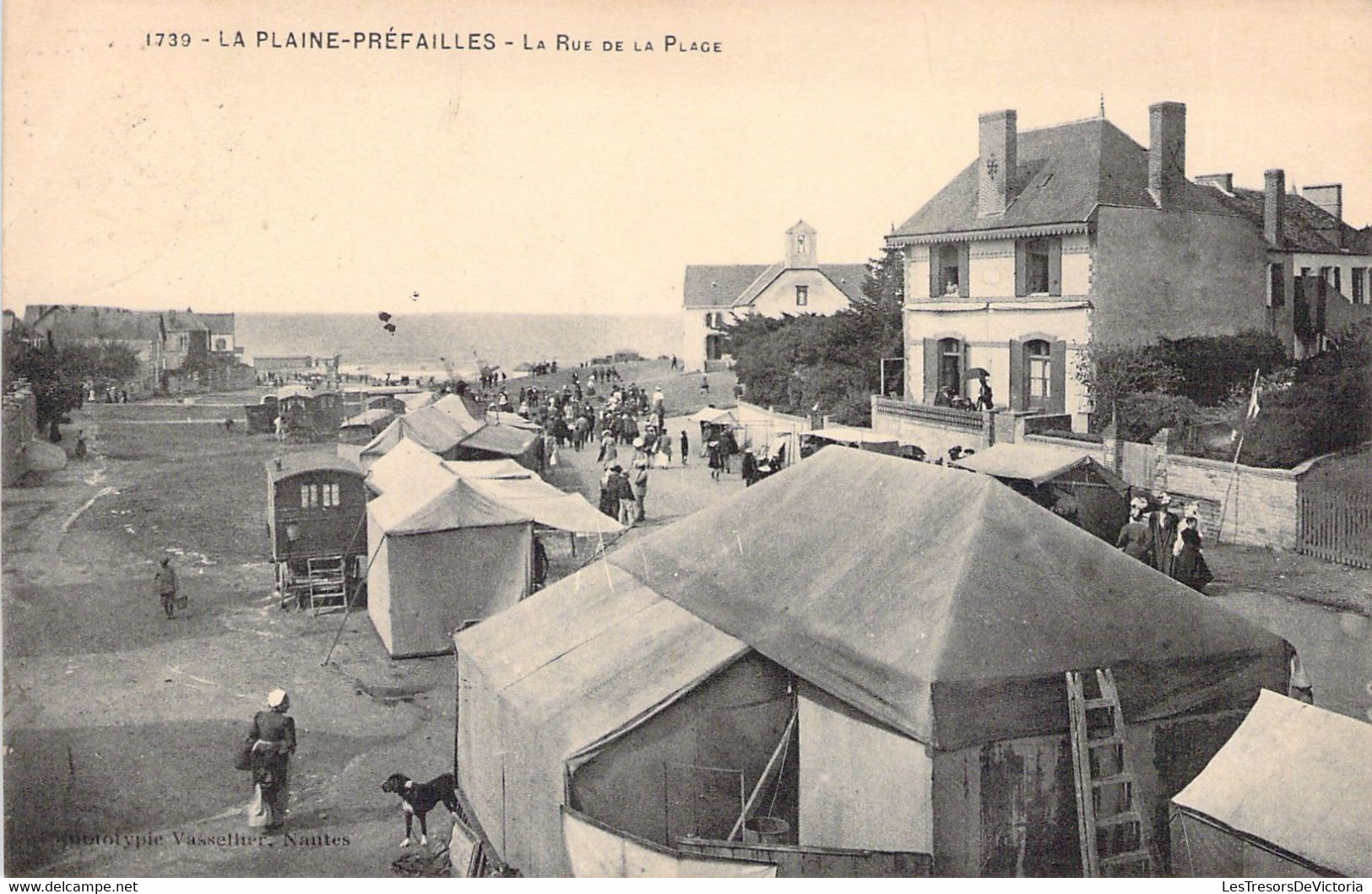 [-30%] CPA - FRANCE - 44 - PREFAILLES - La Plaine Préfailles - La rue de la place - Roulotte - Commerce