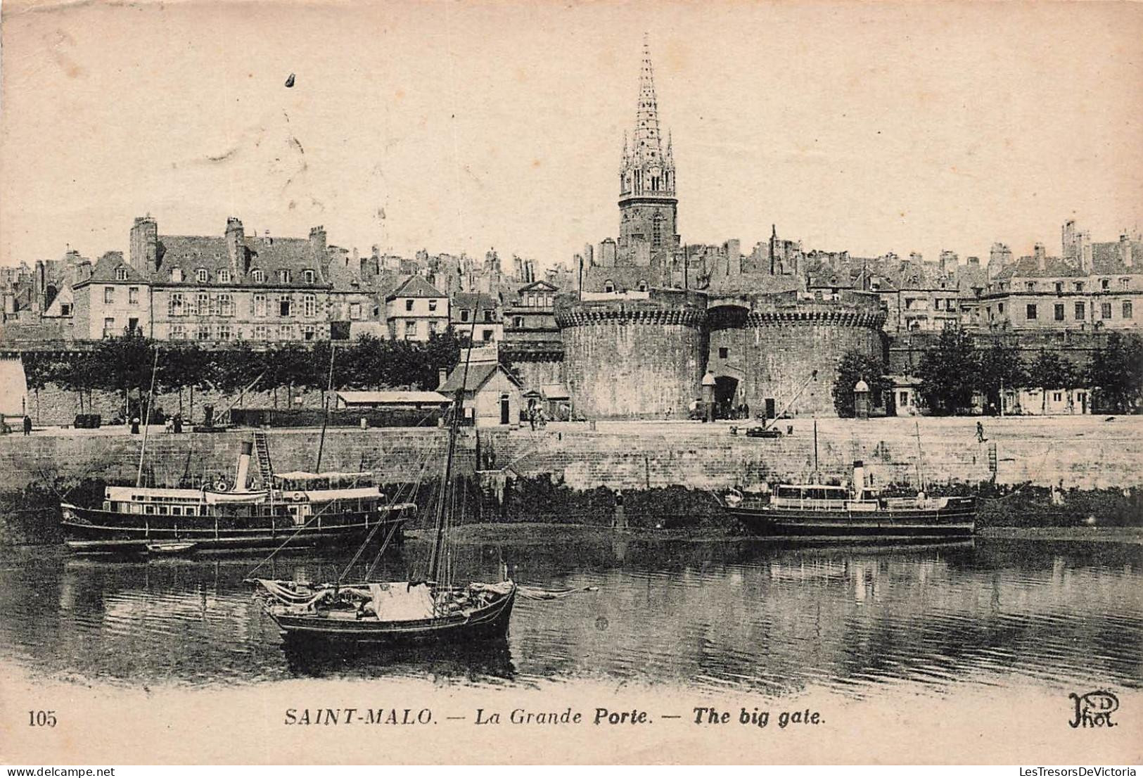 [-30%] FRANCE - Saint Malo - vue sur la grande Porte - The big gate - des bateaux - vue générale - Carte Postale Ancienn