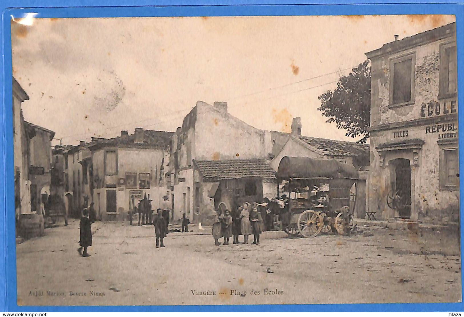 30 - Gard - Vergèze - Place des Ecoles (N12935)