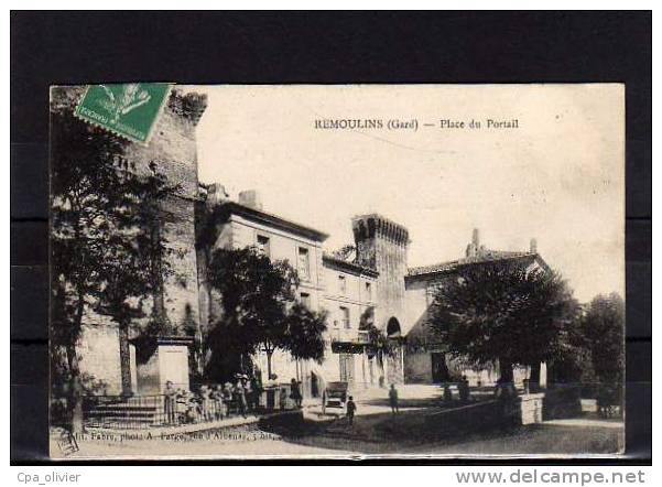 30 REMOULINS Place du Portail, Croix de Mission, animée, ed Fabre, 1916