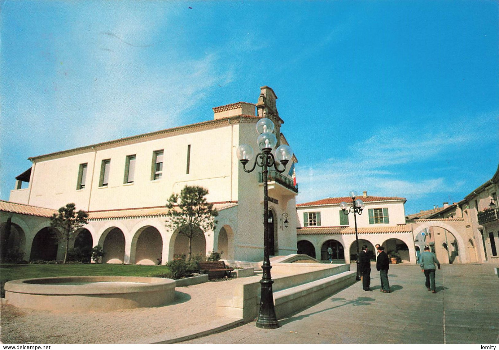 30 Vergeze place de la mairie