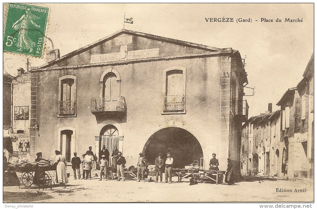30/ Vergèze - Place du Marché -