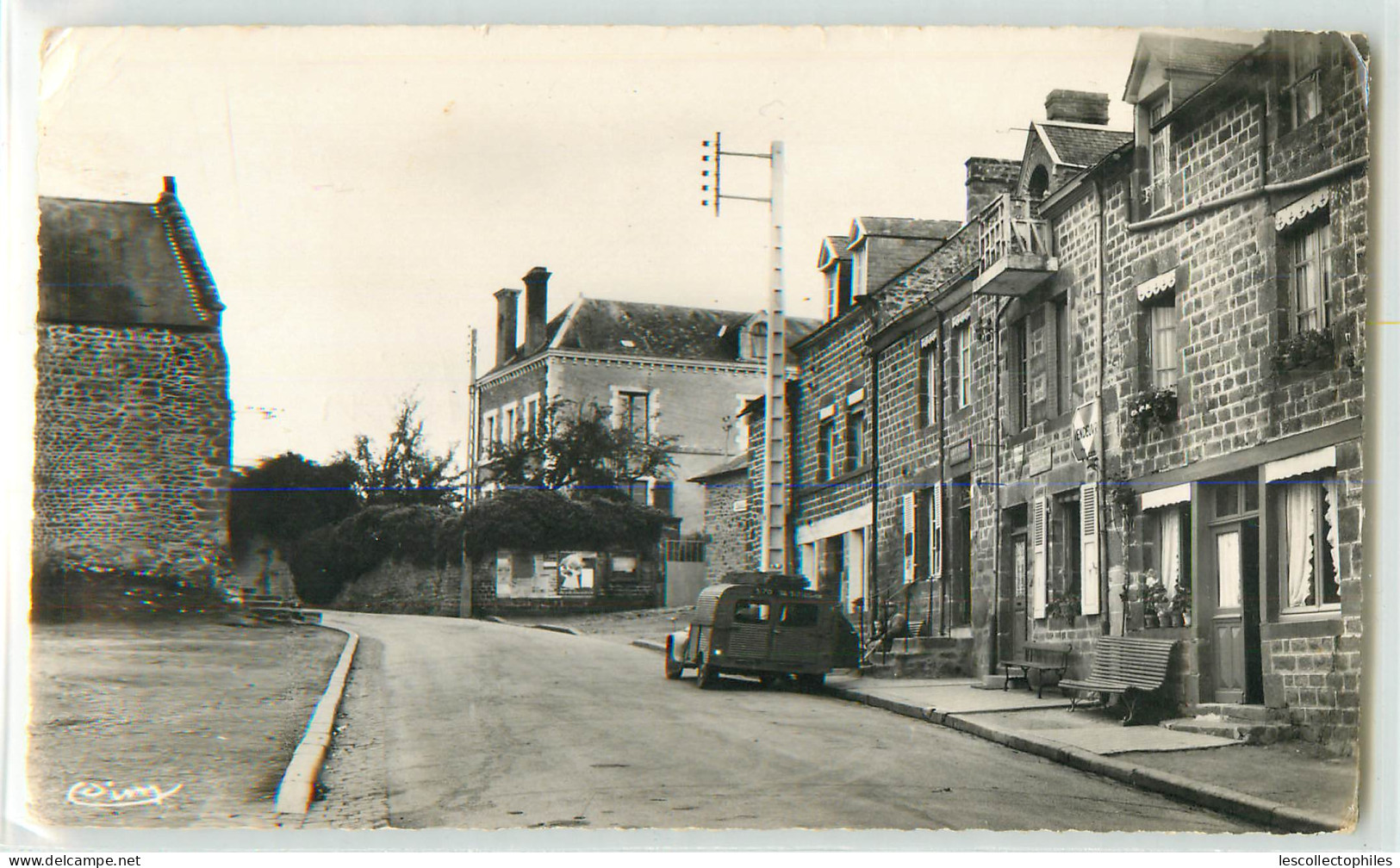 30659 - AMBRIERES LES VALLEES - CPSM - CIGNE / LE BOURG