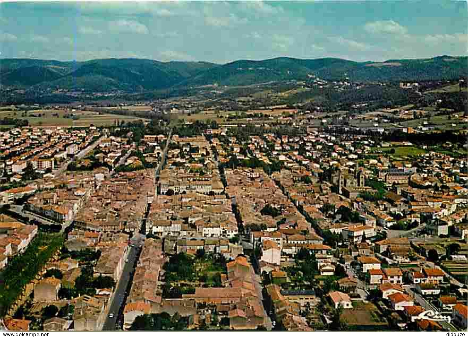 31 - Revel - Vue Générale aérienne - Etat pli visible - CPM - Voir Scans Recto-Verso