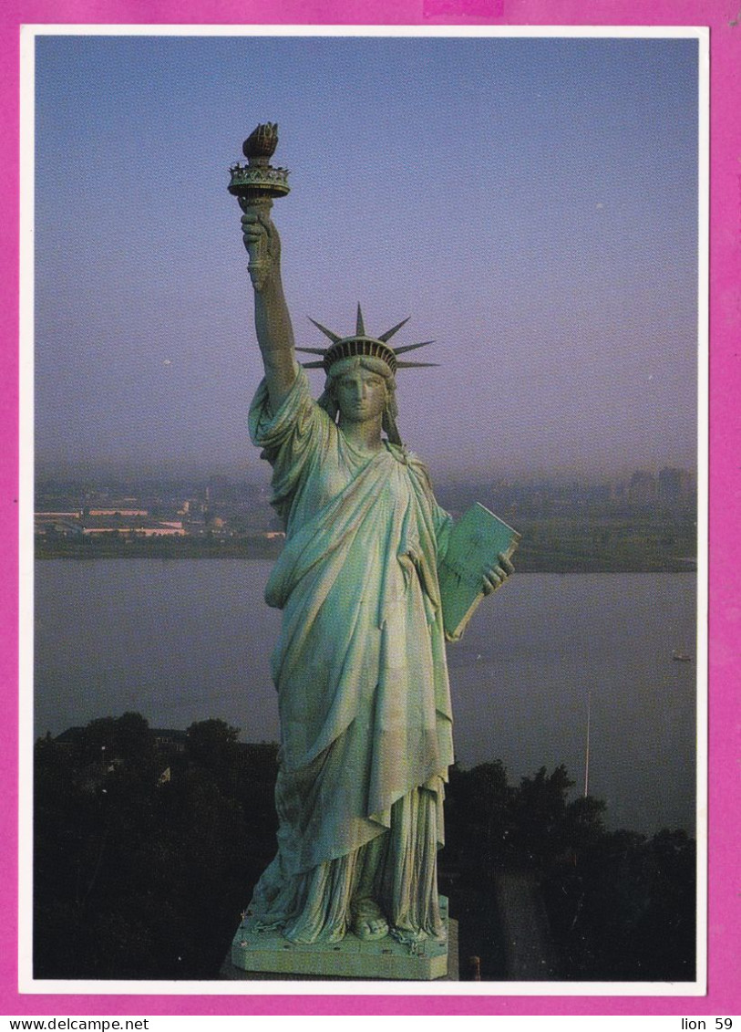 326206 / United States > NY - New York > New York City > Statue of Liberty - Liberty Island Liberty Enlightening the Wor