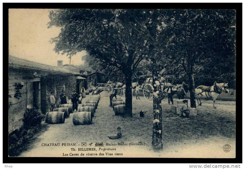 33 Macau chateau domaine viticole vin tonneau attelage travail cheval D33D K33056K C33262C RH067191