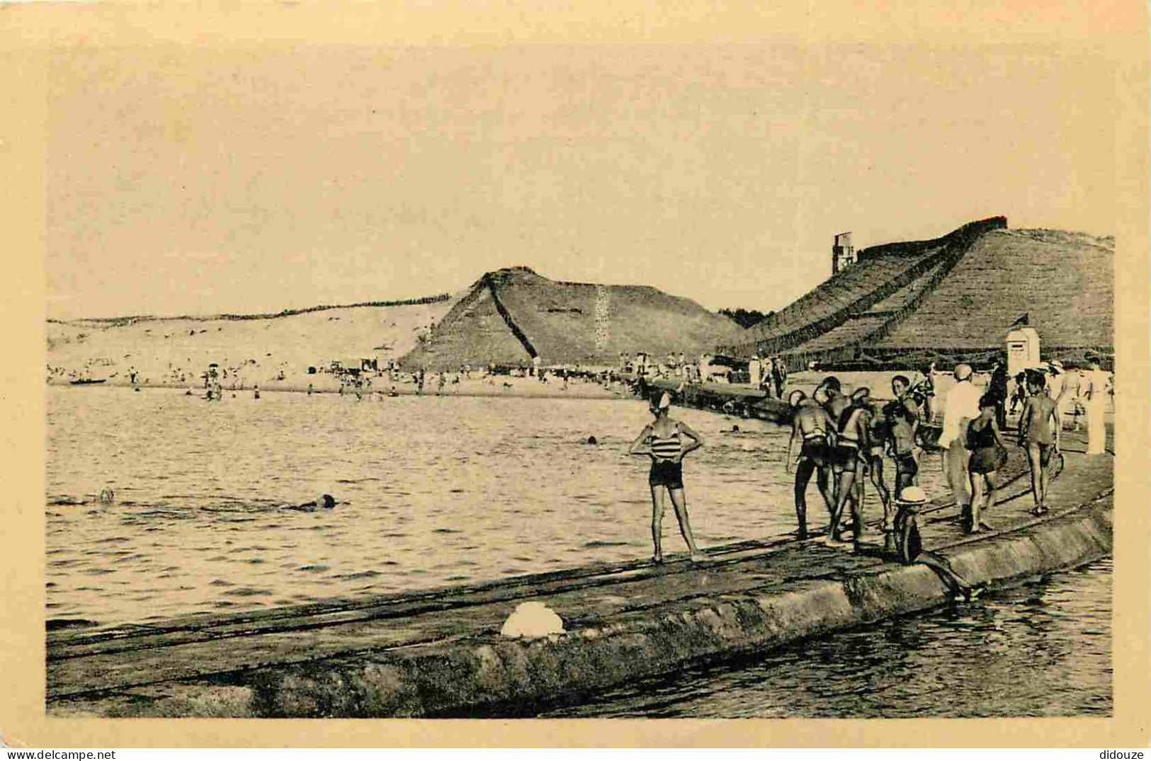 33 - Soulac sur Mer - La Piscine - Animée - CPA - Voir Scans Recto-Verso