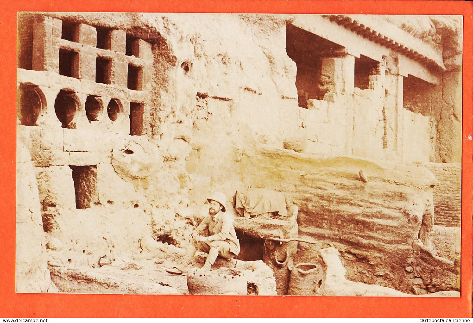 33796 /  ️ Carte-Photo Rare DEIROUT Assioût Haute-Egypte 07-11-1911 Egyptologue signataire tombes ? creusées falaise