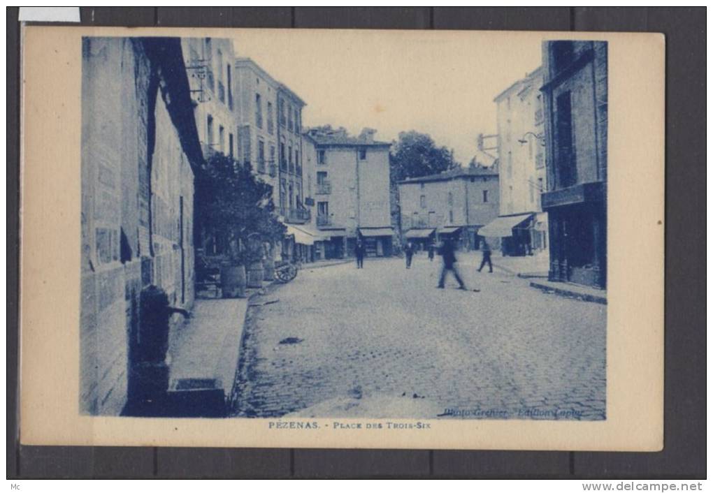 34 - Pézénas - place des Trois-Six - animée