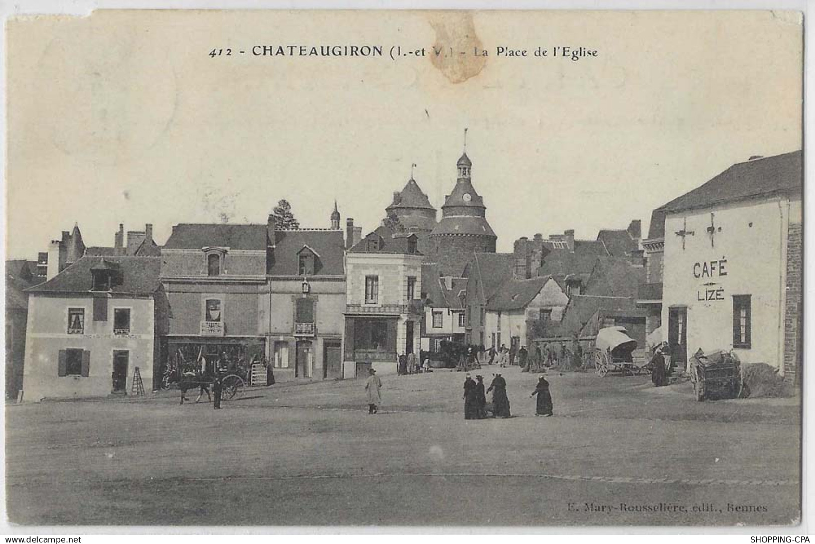 35 - Chateaugiron - La place de l'église - Café Lizé