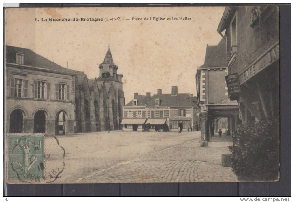 35 - La Guerche de Bretagne - Place de l'Eglise et les Halles