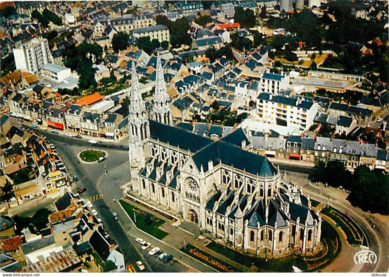 36 - Chateauroux - Vue aérienne - Quartier Saint Luc - Eglise Saint André - CPM - Voir Scans Recto-Verso