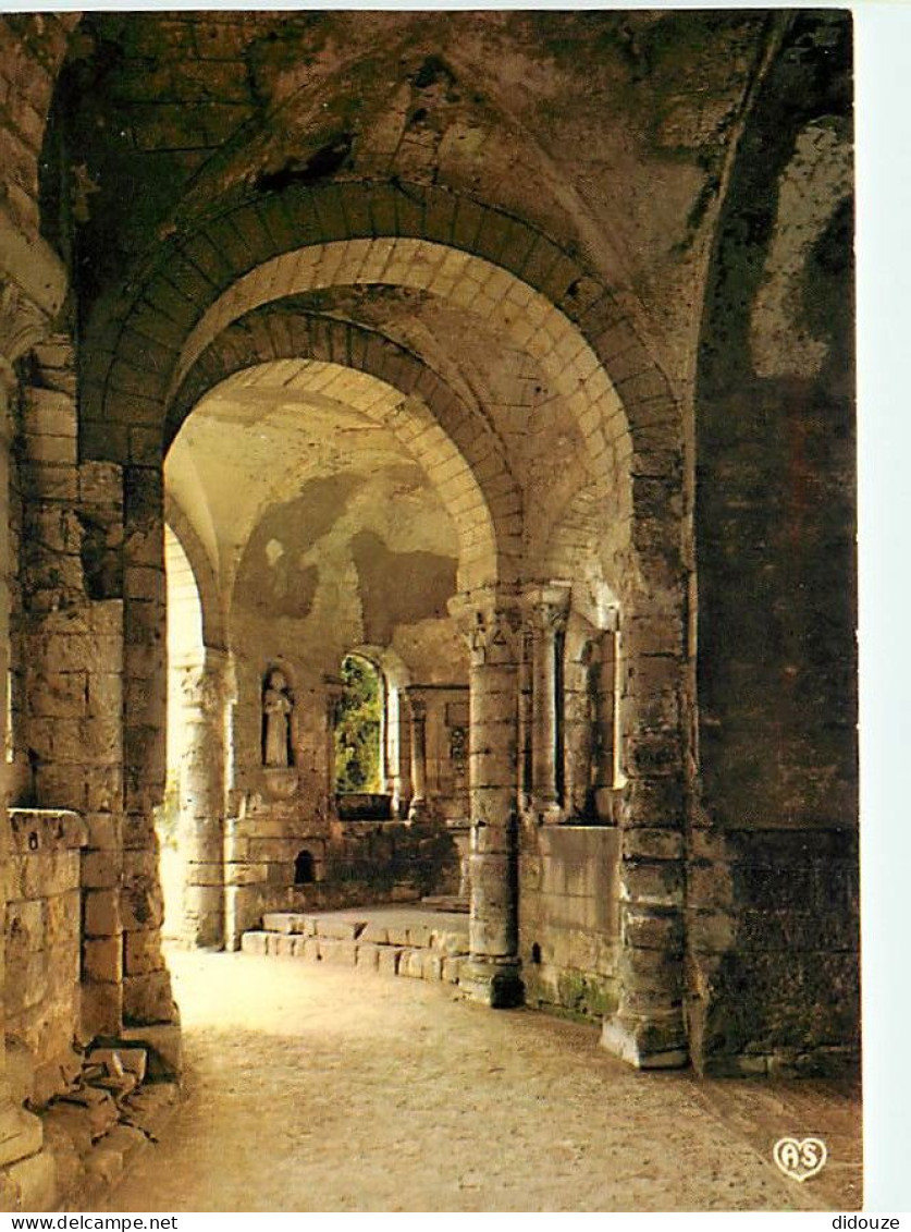 37 - La Riche Près Tours - Prieuré de Saint Cosme - Le déambulatoire de l'église romane - Au fond, la statue de St-Cosme