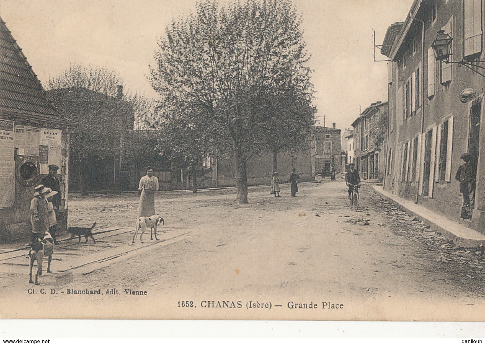 38 // CHANAS    grande place  1648