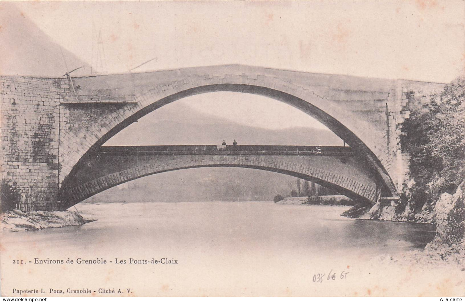 38 CLAIX LES PONTS DE CLAIX