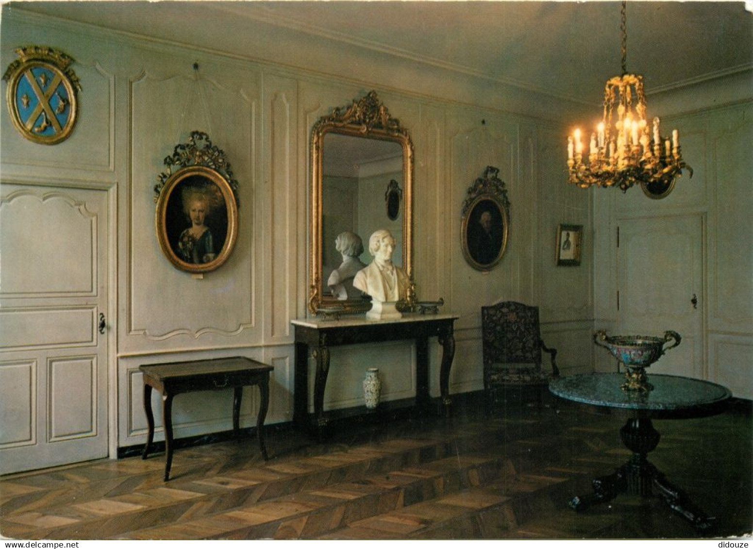 38 - La Cote Saint André - intérieur de la Maison natale d'Hector Berlioz - Le grand salon - buste de Feinberg - CPM - C