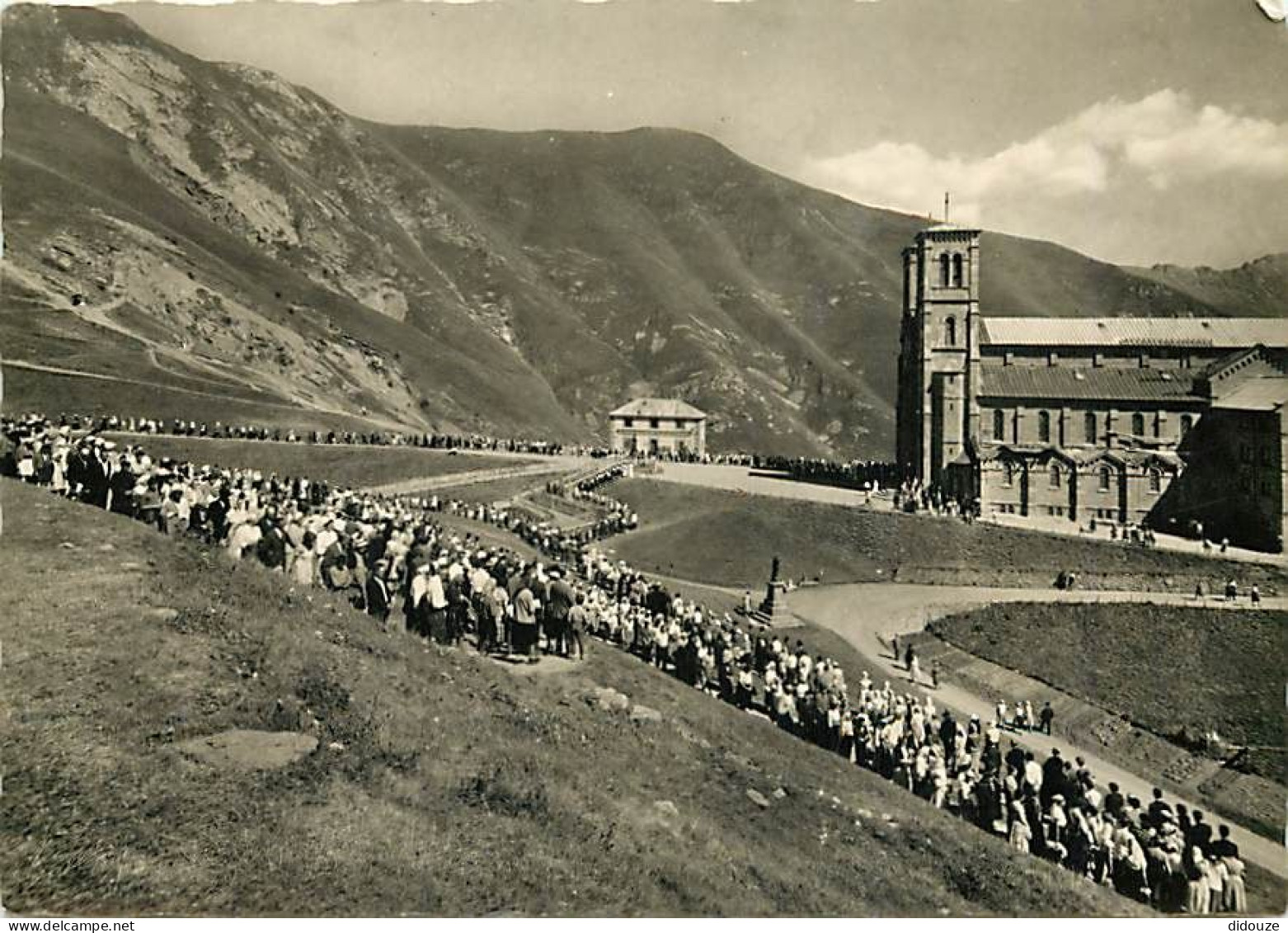 38 - La Salette - Pèlerinage de Notre Dame de La Salette - La Procession du Saint-Sacrement - Animée - Mention Photograp