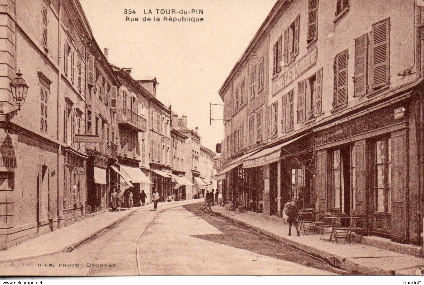 38. la tour du pin. la rue de la république