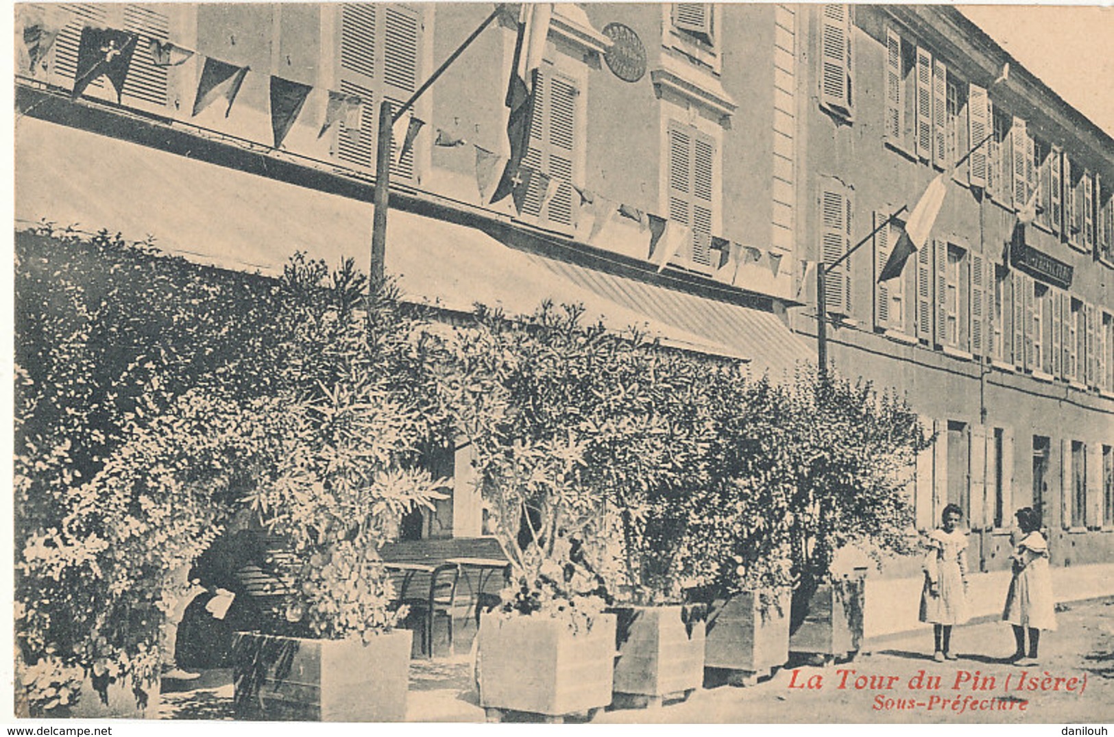 38 // LA TOUR DU PIN    sous préfecture