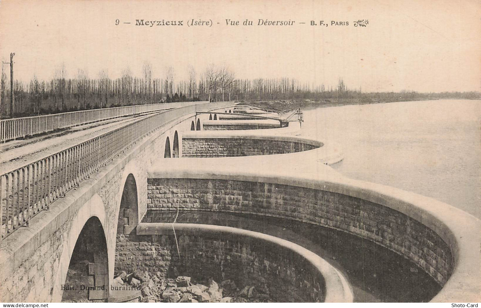 38 MEYZIEU VUE DU DEVERSOIR