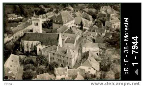 38 Morestel - 23403. MORESTEL (Isère) Le Centre et l'Eglise - vue aerienne - cpsm -  /  D38D  K38261K  C38261C
