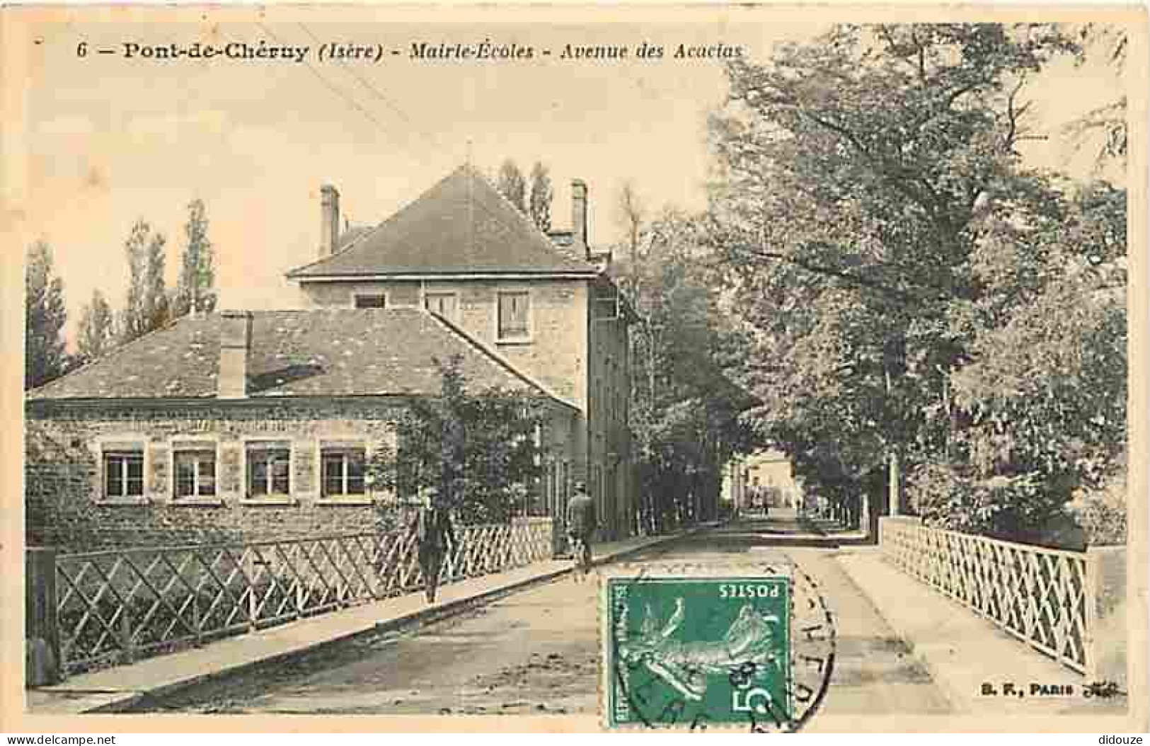 38 - Pont de Chéruy - Mairie-Ecoles - Avenue des Acacias - Animée - CPA - Voir Scans Recto-Verso
