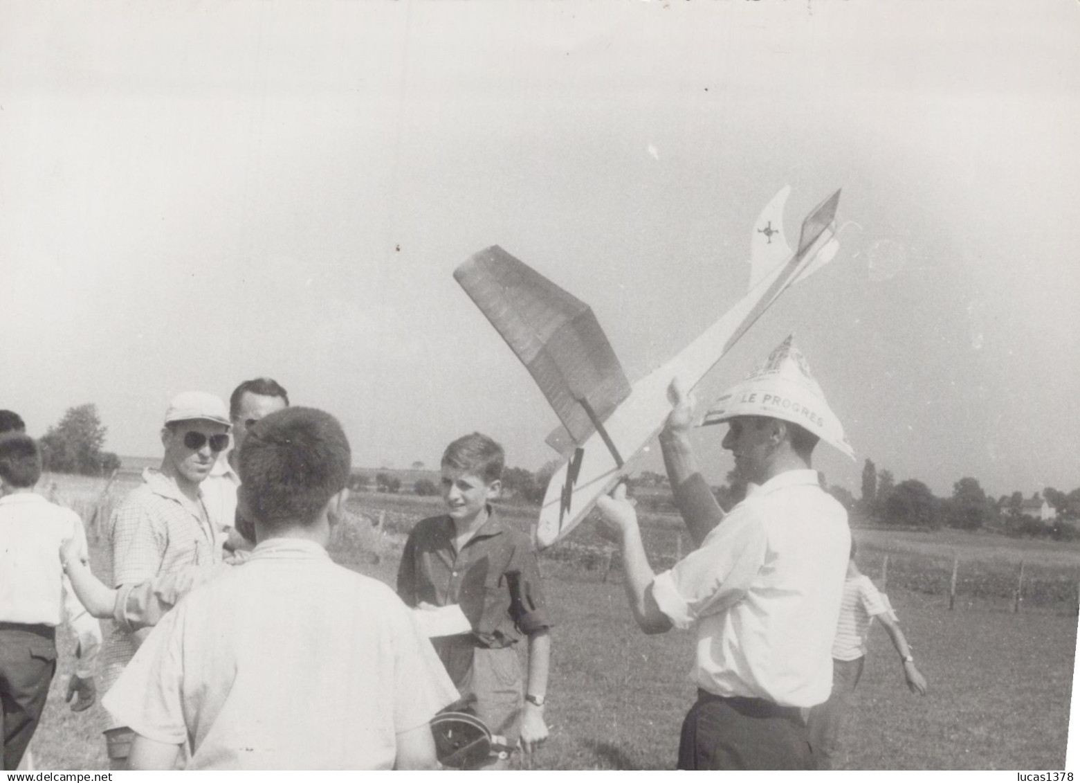 38 / SAINT ANDRE LE GAZ / LES ABRETS / AEROMODELISME  / GRANDE PHOTO ODETTE FAURE / LES ABRETS  / ANNEES 50.80 /