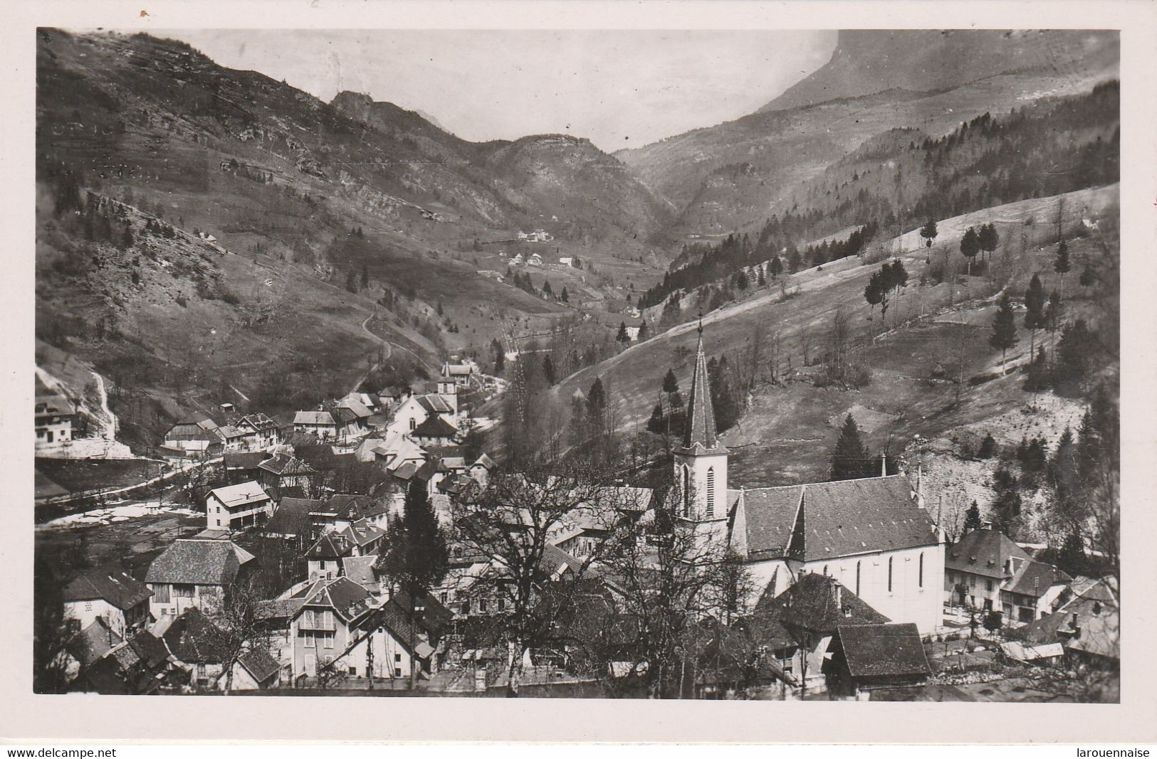 38 - SAINT PIERRE D' ENTREMONT - Le village de Saint Pierre d' Entremont et le Col du Granier