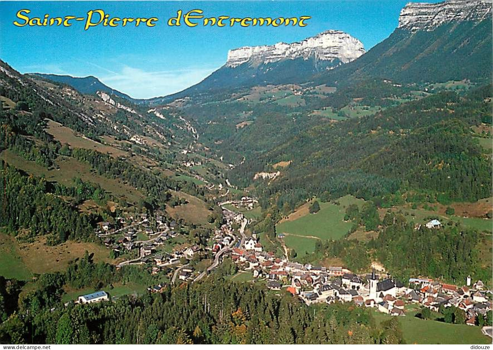 38 - Saint Pierre d'Entremont - Vue Générale aérienne et au fond, Le Granier 1938 m. - Carte Neuve - CPM - Voir Scans Re