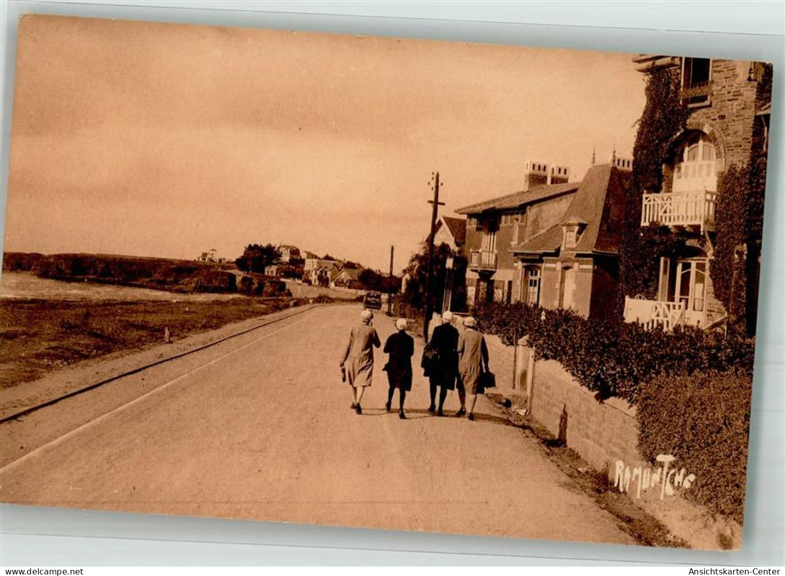 38184435 - Saint-Gilles-Croix-de-Vie