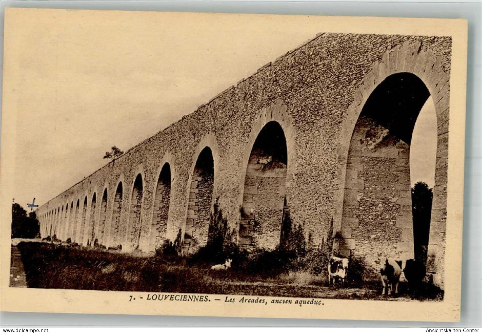 38190495 - Louveciennes