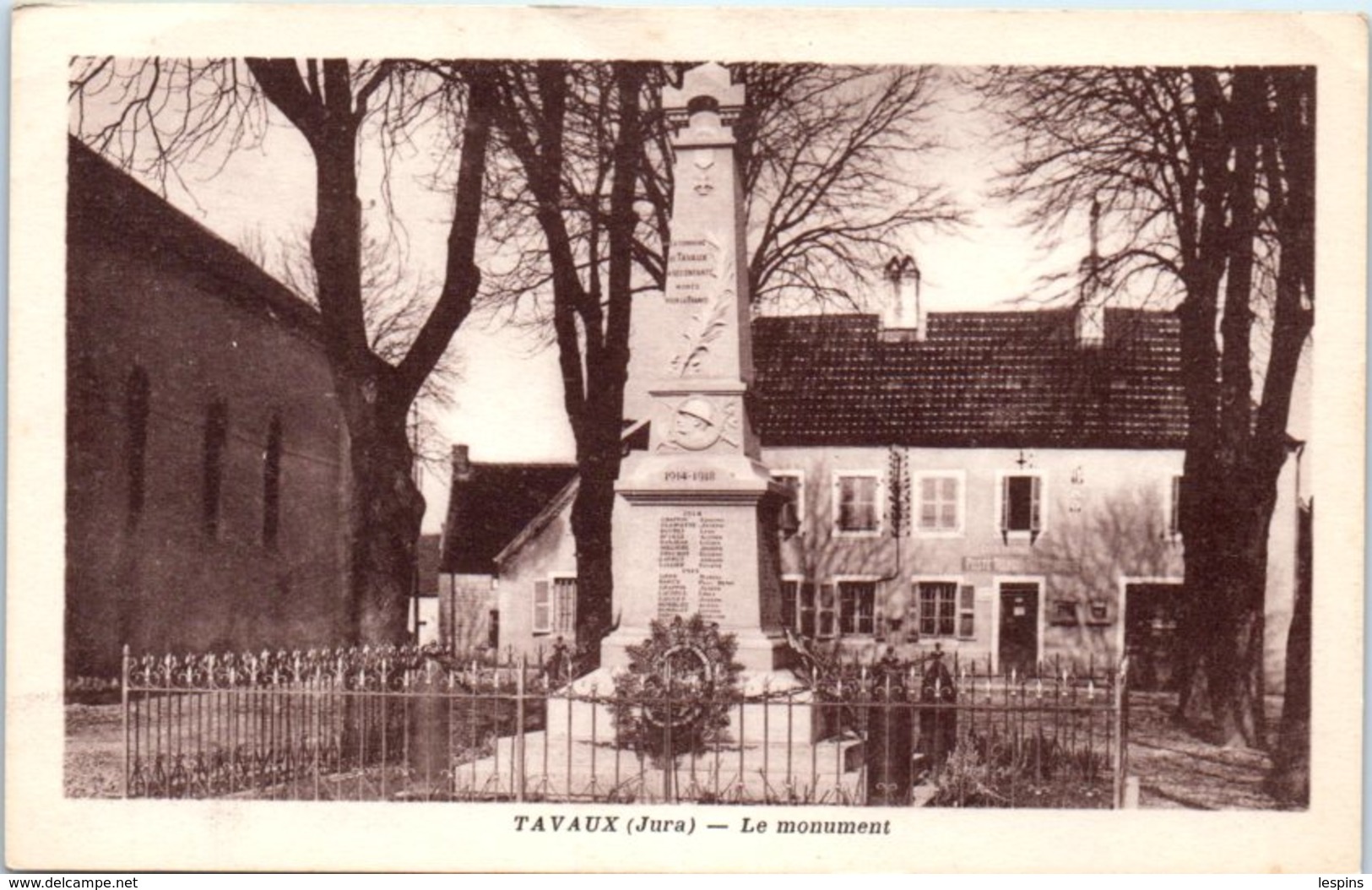 39 - TAVAUX --  Le Monument