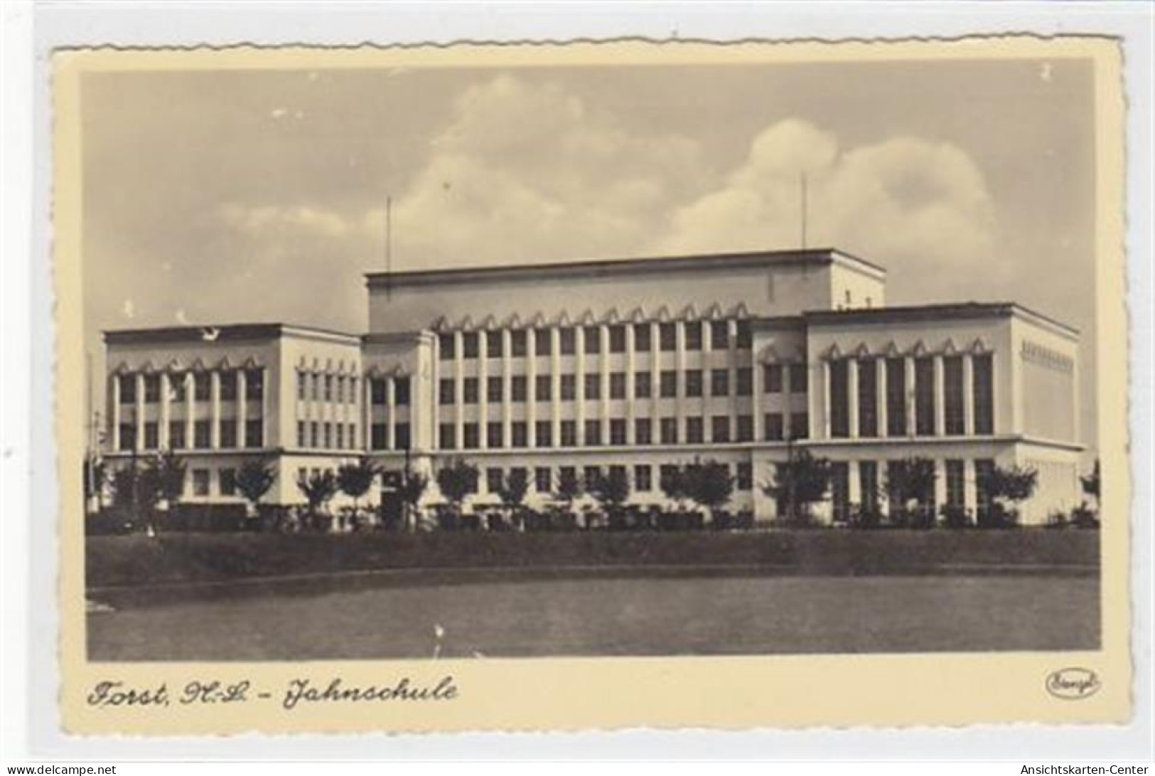 39061118 - Forst N.-L. Jahnschule. 1942 Feldpost Leichte Abschuerfungen Vorderseite, sonst gut erhalten