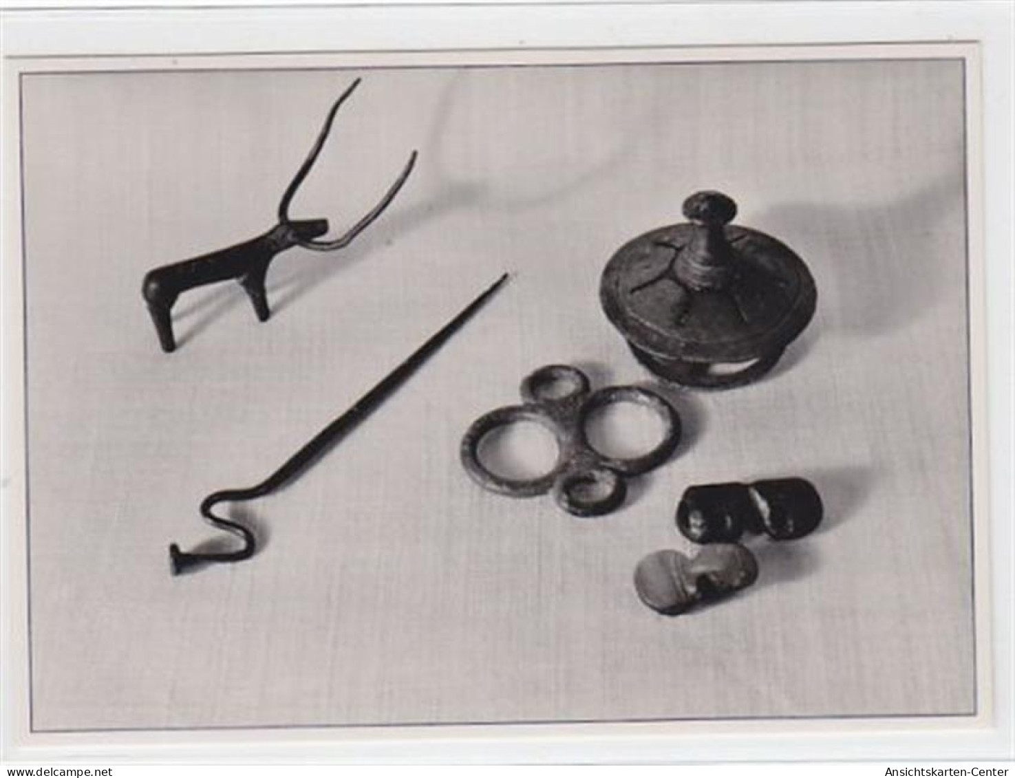 39061566 - Pommersches Landesmuesum Stettin / Szczecin. Bronzene Rinderfigur von Loecknitz / Kreis Randow, Schwanenhals