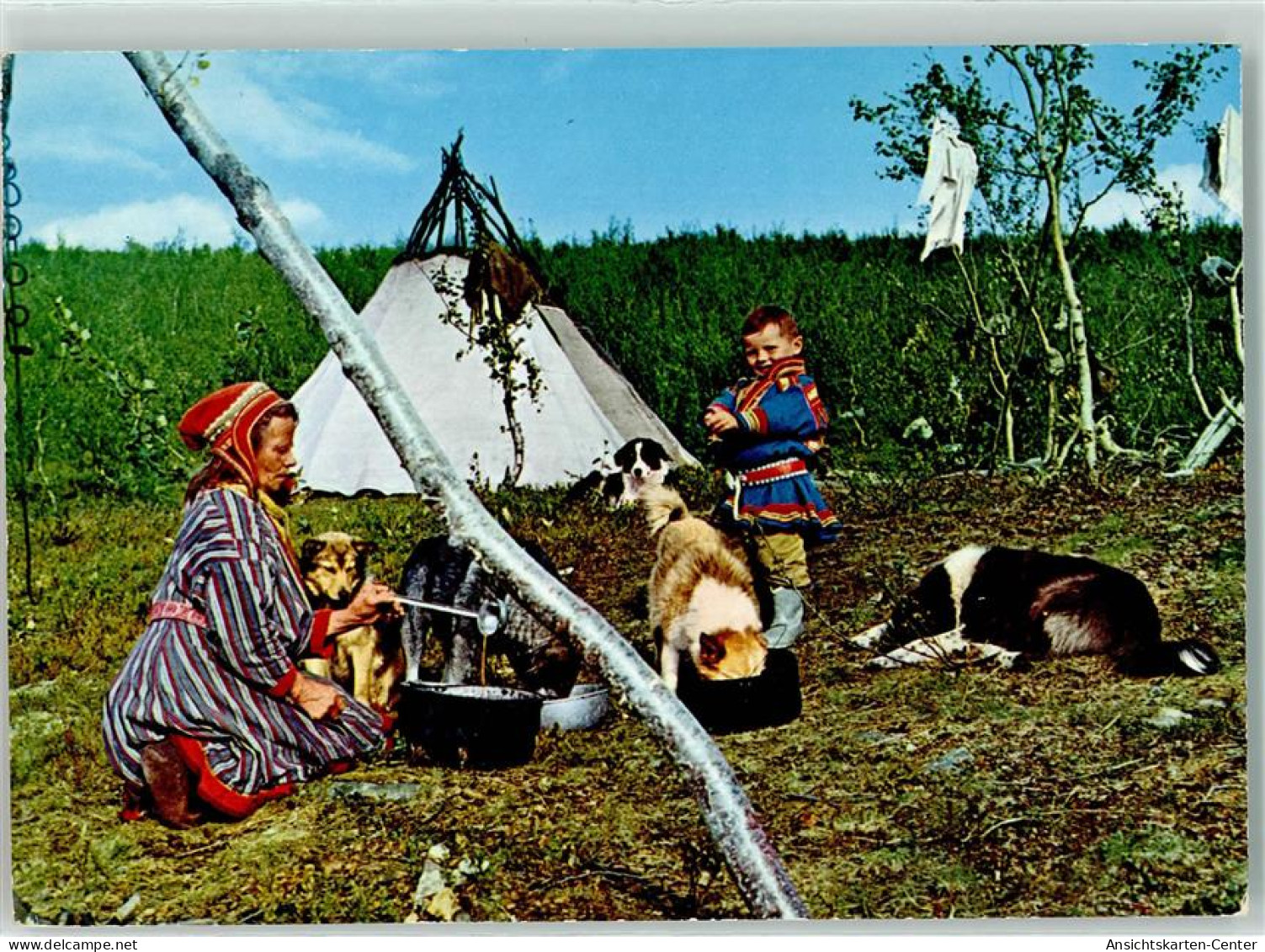 39249540 - Samer Tracht Lavvo-Zelt Hund Finnmark