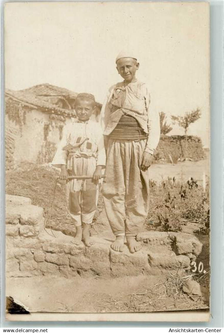 39353215 - Volkstyp Kinder Tracht