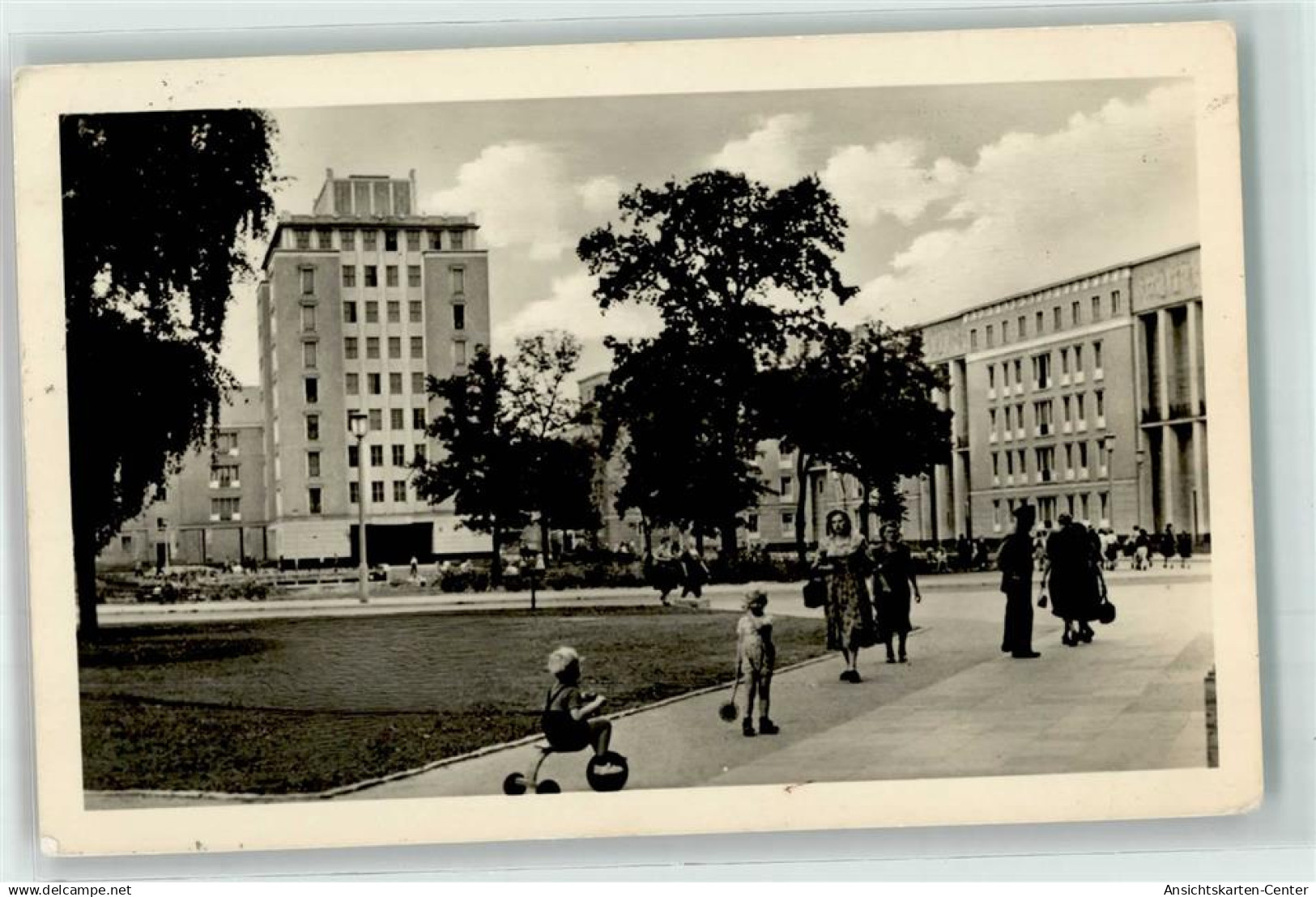 39391175 - Friedrichshain