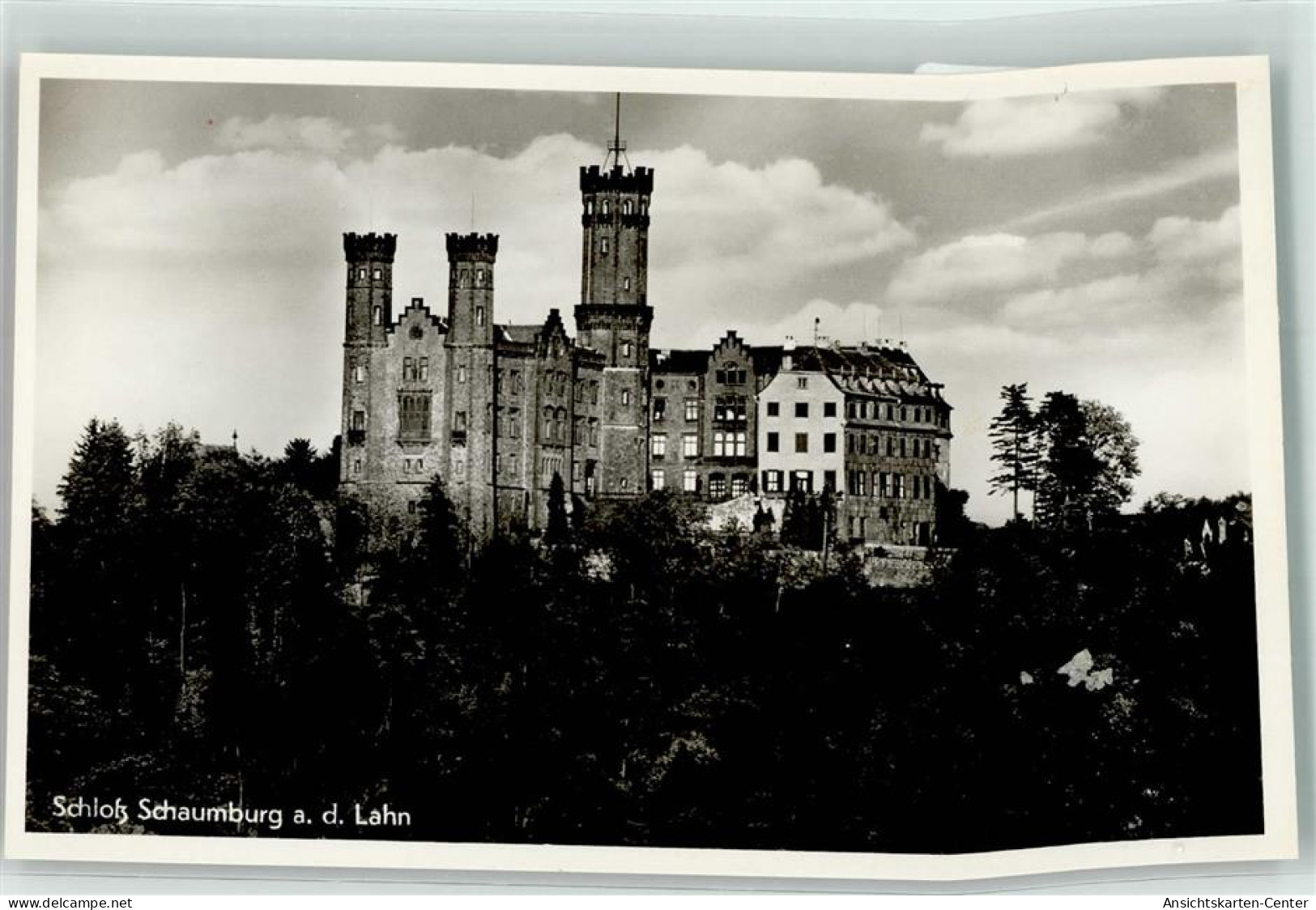 39523176 - Schaumburg Schloss