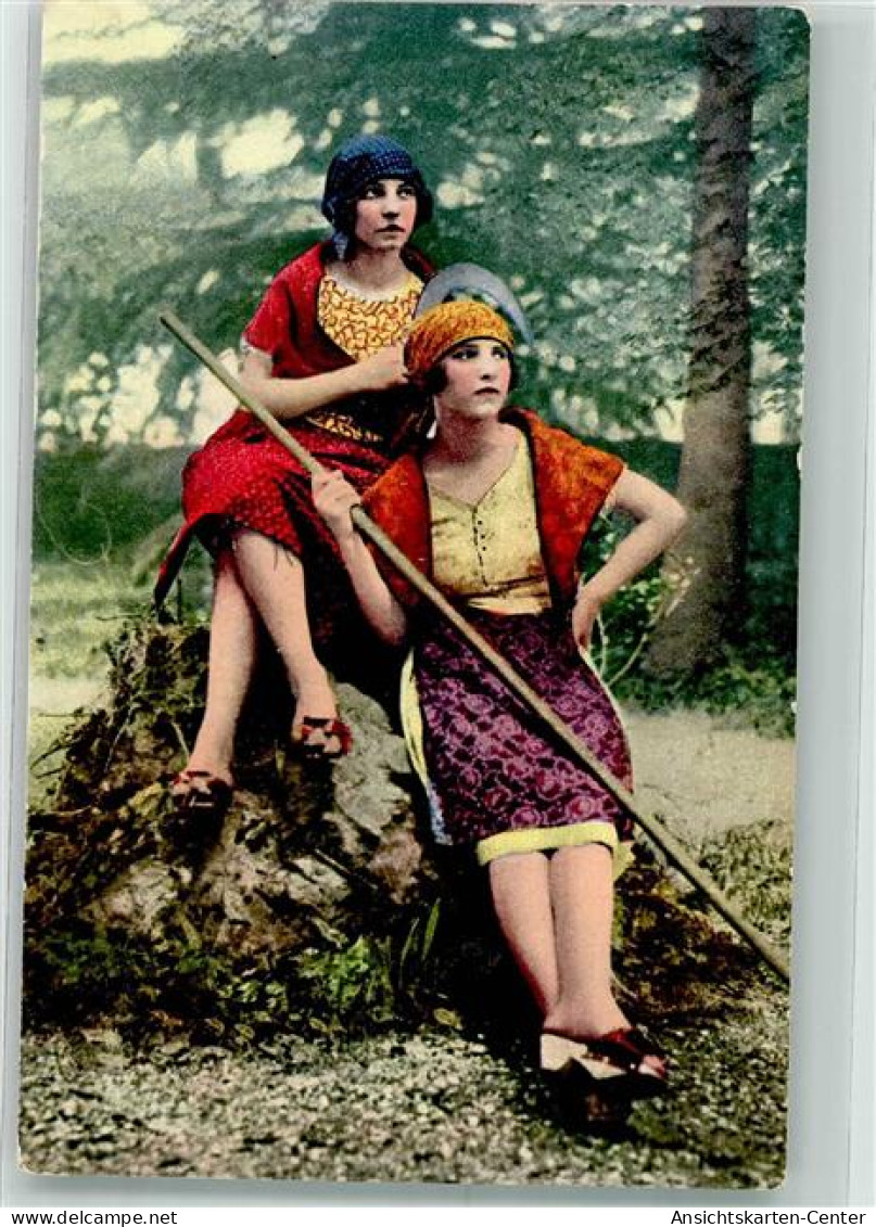 39698920 - Portrait 2 Frauen