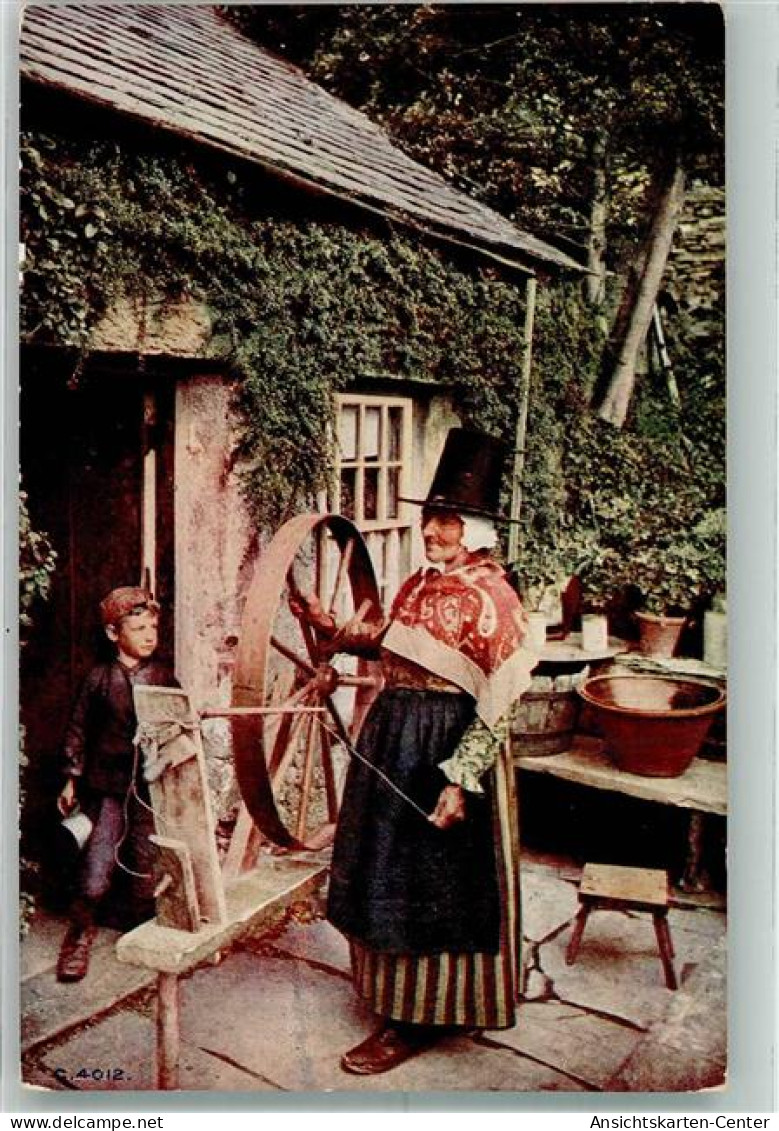 39748690 - Frauen aus Wales