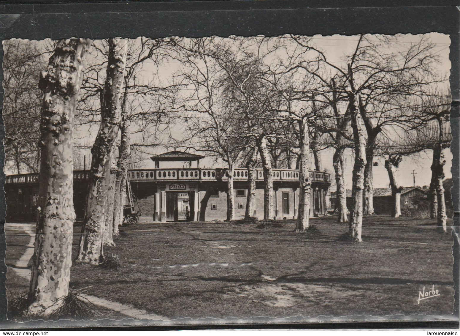 40 - GABARRET - Les Arènes