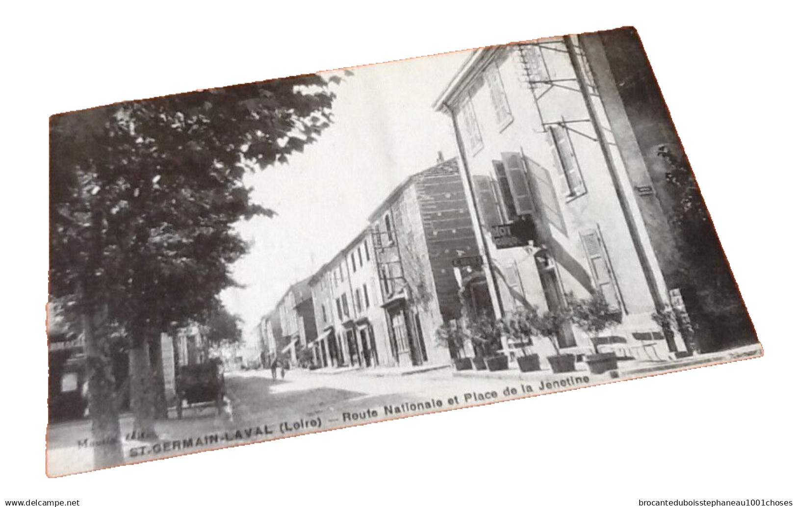 42 Saint-Germain-Laval Route Nationale et Place de la Jenetine